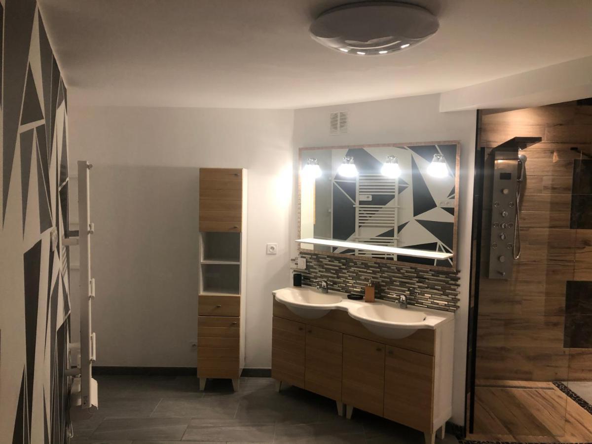 Au Coeur Du Senechal Apartment Маркиз Екстериор снимка