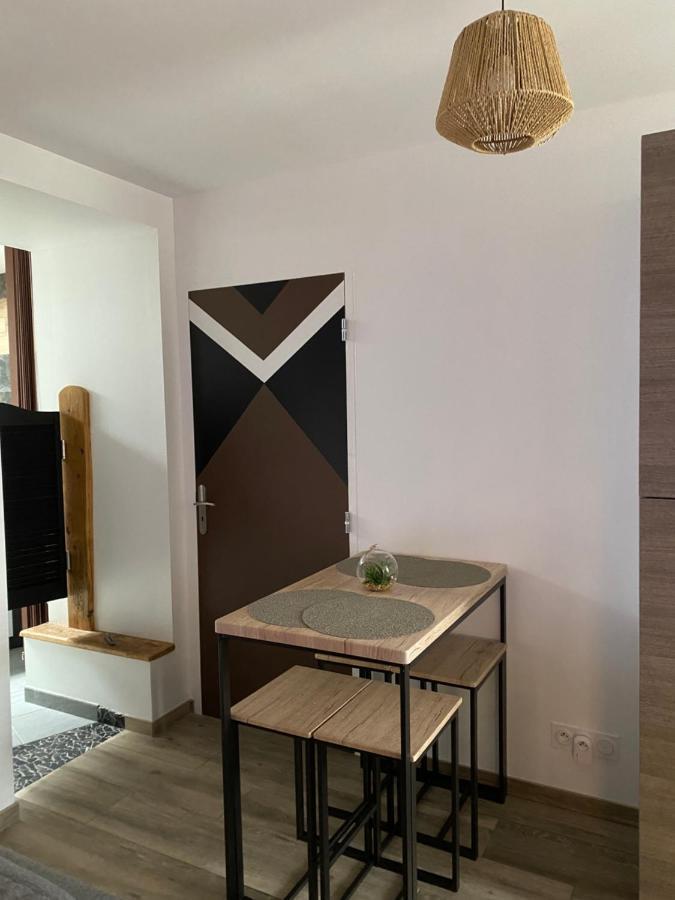 Au Coeur Du Senechal Apartment Маркиз Екстериор снимка