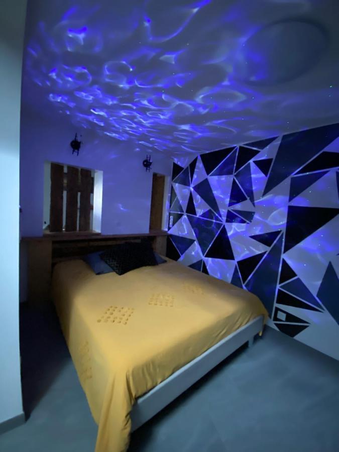 Au Coeur Du Senechal Apartment Маркиз Екстериор снимка